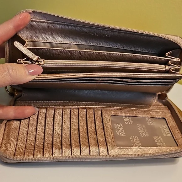 Michael Kors Wallet - Picture 4 of 4